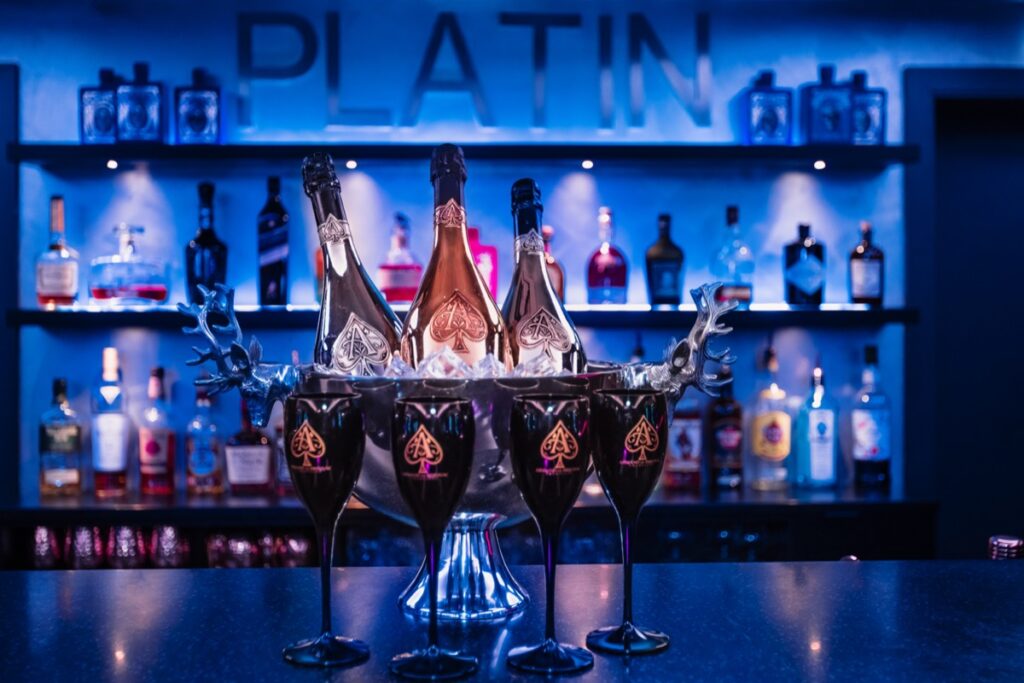 Champagner an der Bar