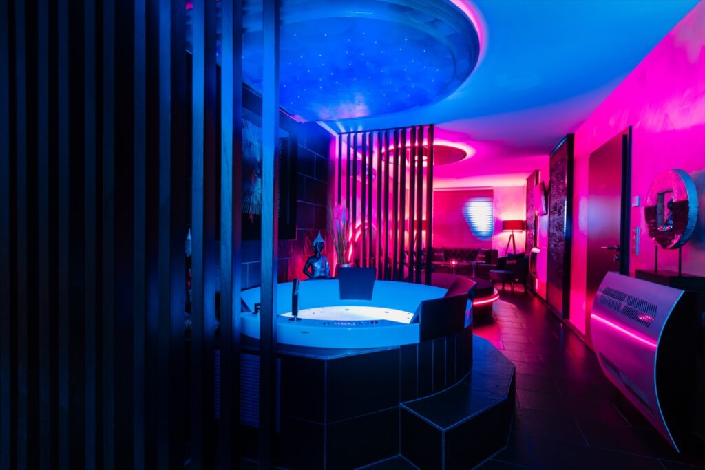 VIP-Suite in blauem Licht